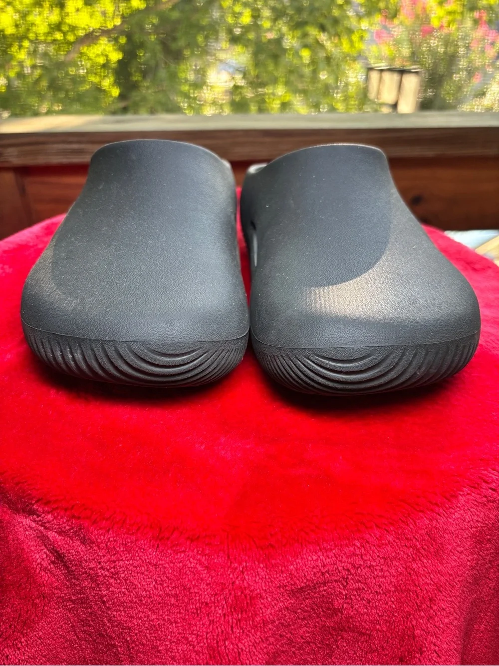 Crocs Mellow Slip On Recovery Clogs Slides Men’s 8 Women’s 10 Black Vent Window
